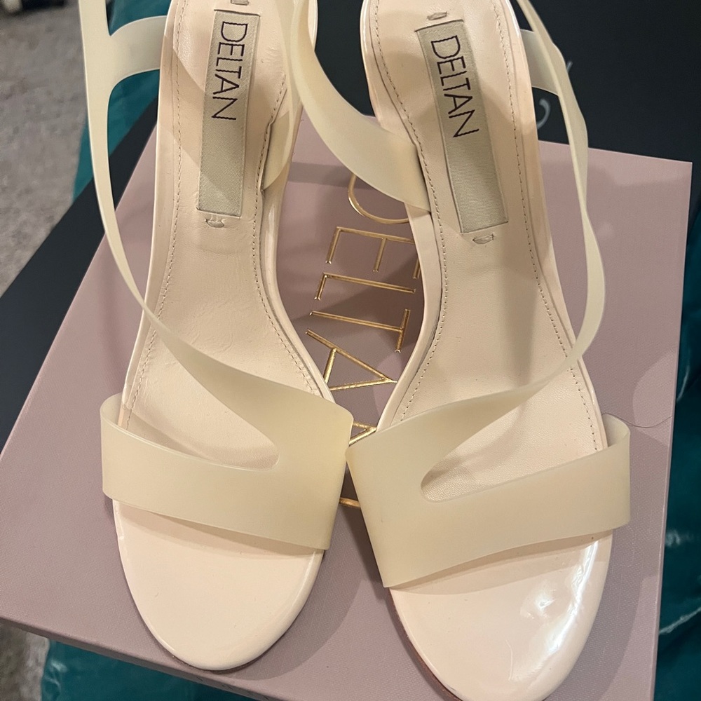 Deltan Sheer Heel